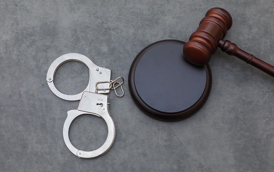 50-letni mężczyzna skazany na karę po napaści i kradzieży na krakowskim Podgórzu